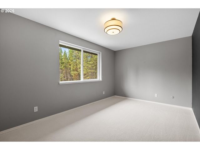 16465 WHITE BUCK Ave, La Pine, OR 97739