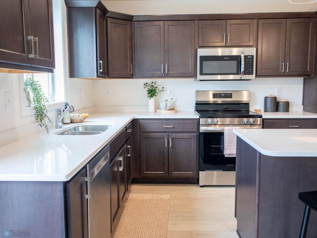 6735 Meadow View Drive S, Fargo, ND 58104