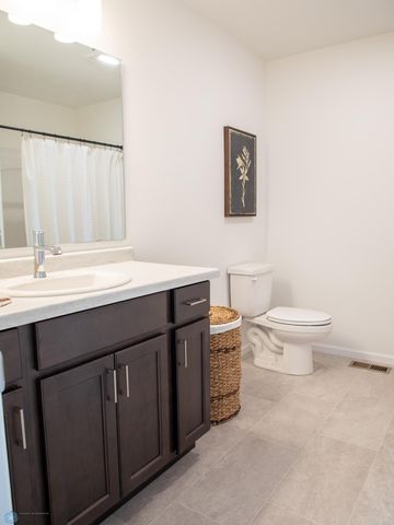 6735 Meadow View Drive S, Fargo, ND 58104