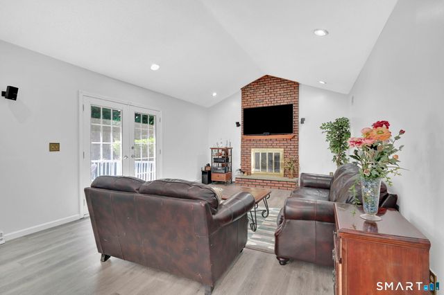 8 Hanover Lane, South Windsor, CT 06074