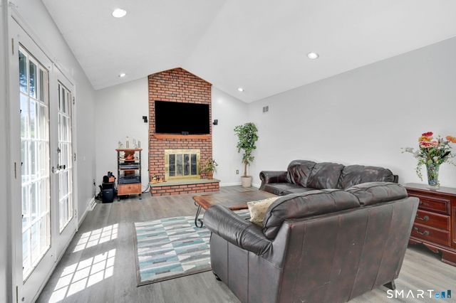 8 Hanover Lane, South Windsor, CT 06074