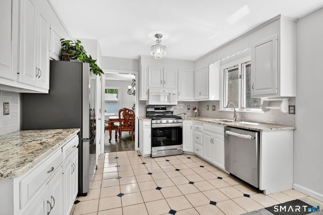 8 Hanover Lane, South Windsor, CT 06074