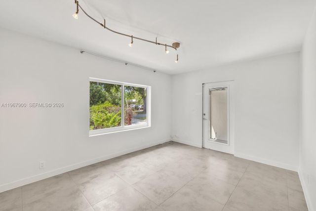 801 NE 118th St, Biscayne Park, FL 33161