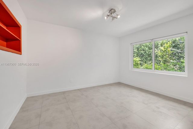 801 NE 118th St, Biscayne Park, FL 33161