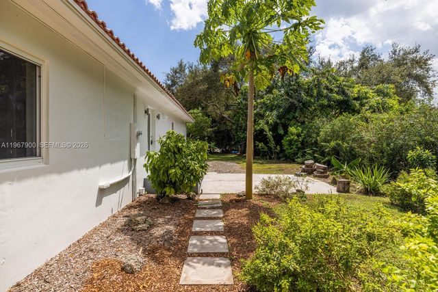 801 NE 118th St, Biscayne Park, FL 33161