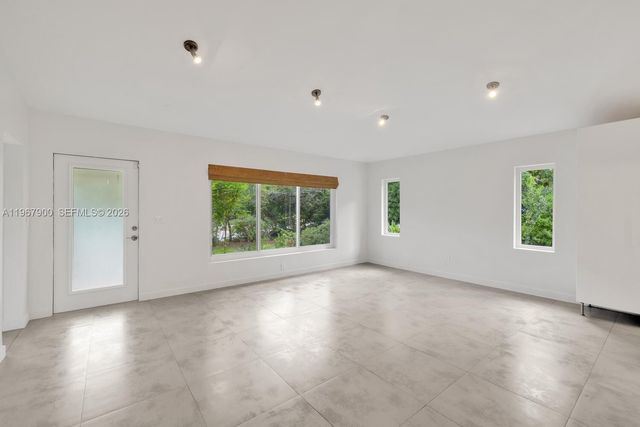 801 NE 118th St, Biscayne Park, FL 33161