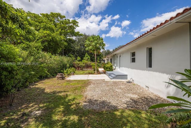 801 NE 118th St, Biscayne Park, FL 33161