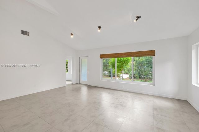 801 NE 118th St, Biscayne Park, FL 33161