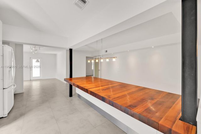 801 NE 118th St, Biscayne Park, FL 33161