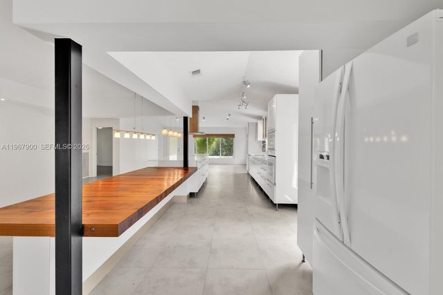 801 NE 118th St, Biscayne Park, FL 33161