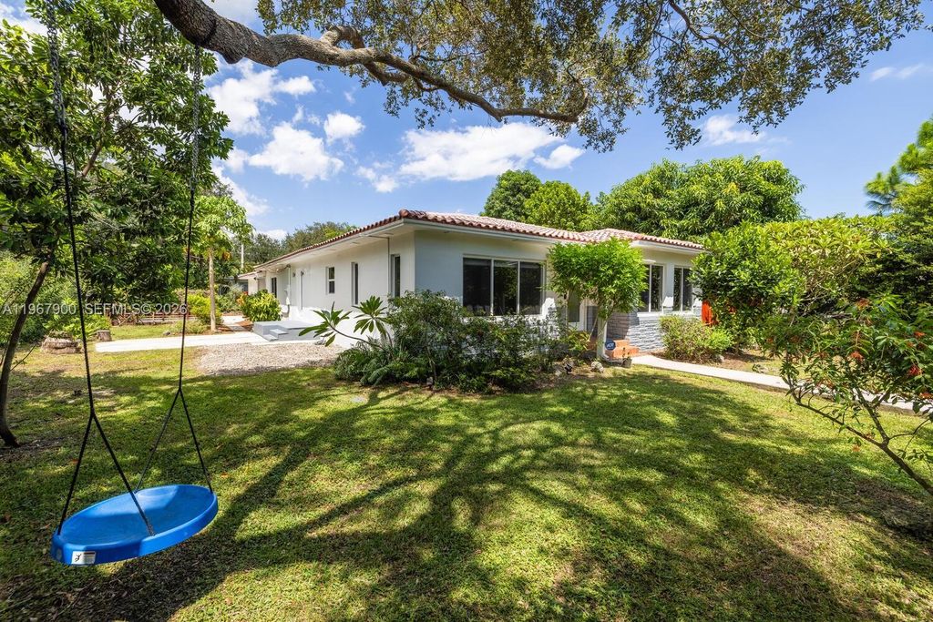 801 NE 118th St, Biscayne Park, FL 33161