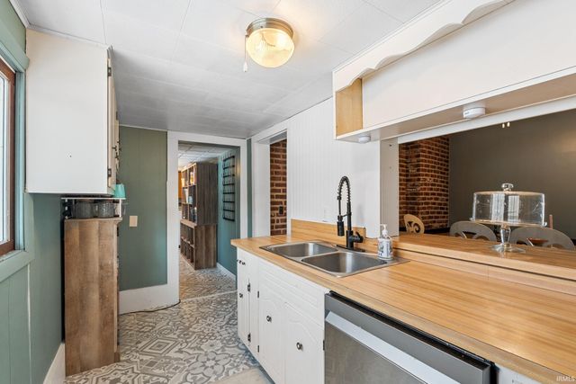 3281 E Wilcox Road, Warsaw, IN 46580