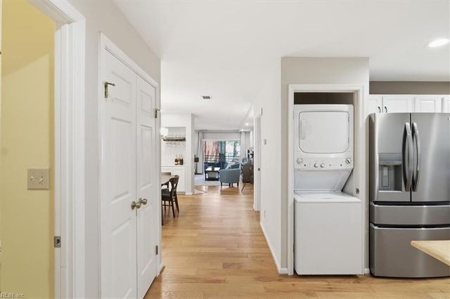 255 College Cross Apt 42, Norfolk, VA 23510