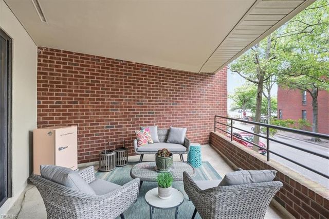 255 College Cross Apt 42, Norfolk, VA 23510