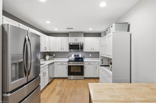 255 College Cross Apt 42, Norfolk, VA 23510