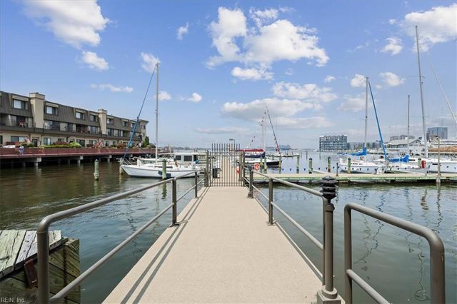 255 College Cross Apt 42, Norfolk, VA 23510