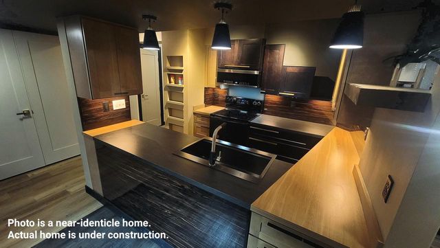 6901 W Beatrice COURT, Milwaukee, WI 53223