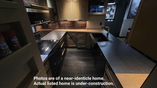 6901 W Beatrice COURT, Milwaukee, WI 53223