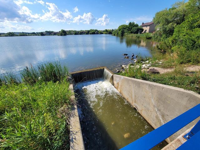 6901 W Beatrice COURT, Milwaukee, WI 53223