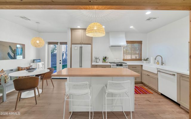 4549 E CAMPBELL Avenue 101, Phoenix, AZ 85018