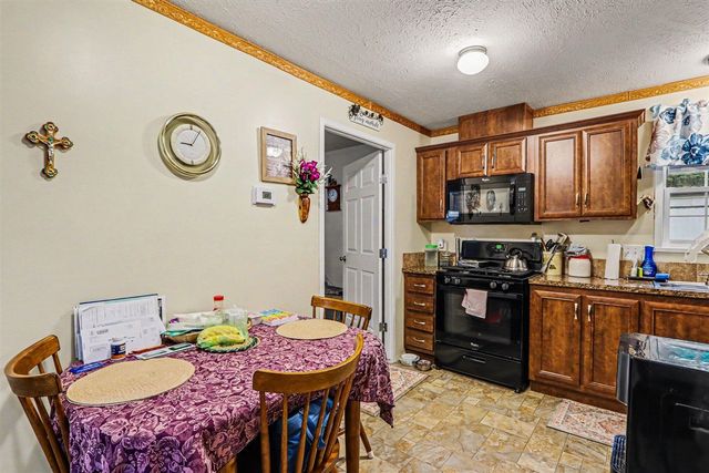 6446 Queens Way, Kalamazoo, MI 49009