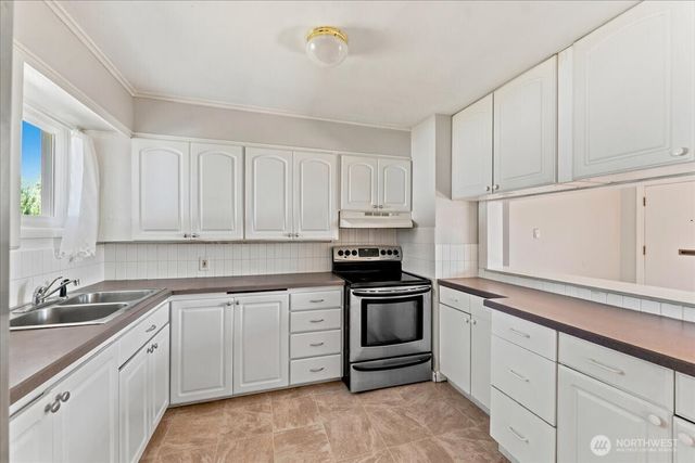 1816 S Sprague Avenue, Tacoma, WA 98405