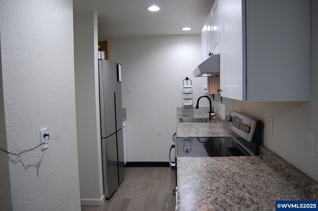 2240 Maplewood Dr S Dr, Salem, OR 97306