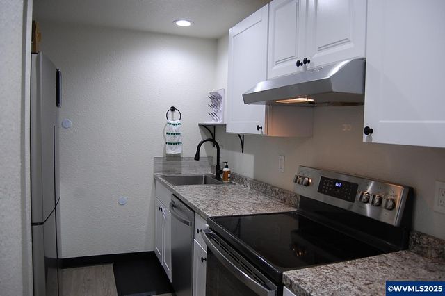 2240 Maplewood Dr S Dr, Salem, OR 97306