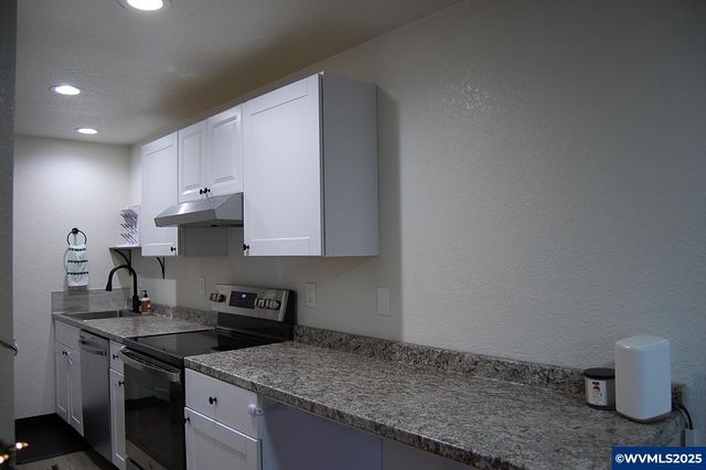 2240 Maplewood Dr S Dr, Salem, OR 97306