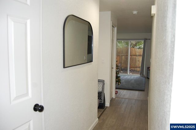 2240 Maplewood Dr S Dr, Salem, OR 97306