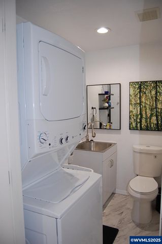 2240 Maplewood Dr S Dr, Salem, OR 97306