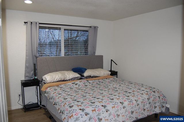 2240 Maplewood Dr S Dr, Salem, OR 97306