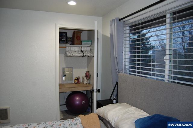 2240 Maplewood Dr S Dr, Salem, OR 97306