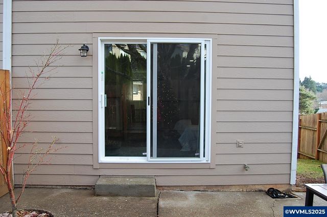 2240 Maplewood Dr S Dr, Salem, OR 97306