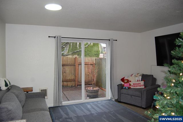 2240 Maplewood Dr S Dr, Salem, OR 97306