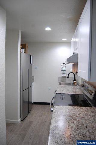 2240 Maplewood Dr S Dr, Salem, OR 97306