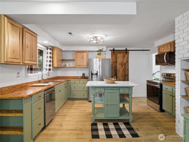 216 Shadow Lane NE, Olympia, WA 98506