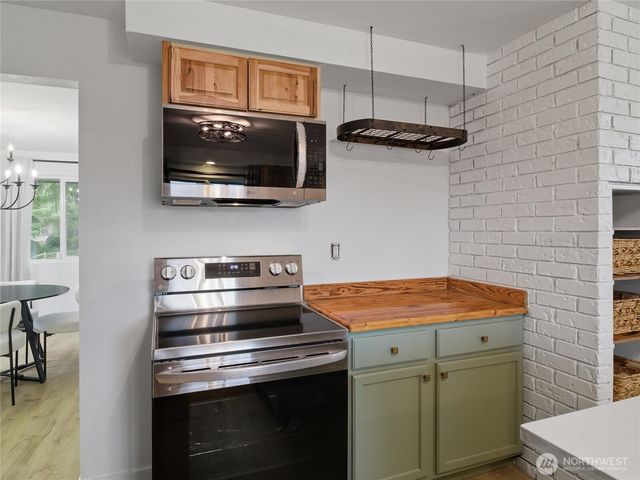 216 Shadow Lane NE, Olympia, WA 98506