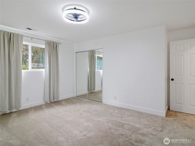 216 Shadow Lane NE, Olympia, WA 98506