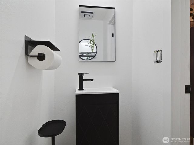 216 Shadow Lane NE, Olympia, WA 98506