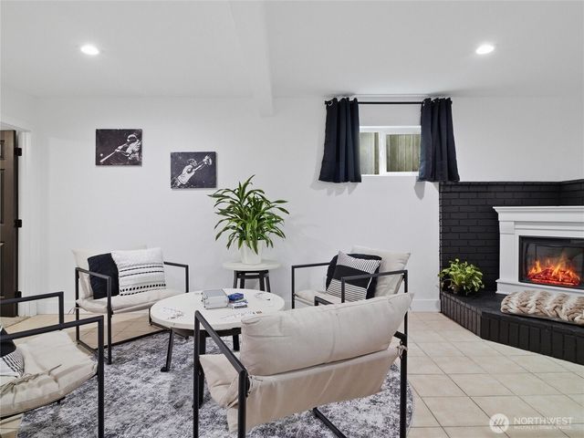 216 Shadow Lane NE, Olympia, WA 98506