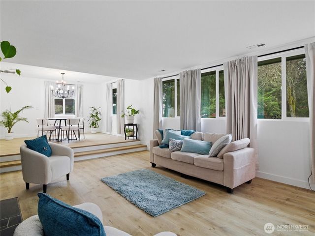 216 Shadow Lane NE, Olympia, WA 98506