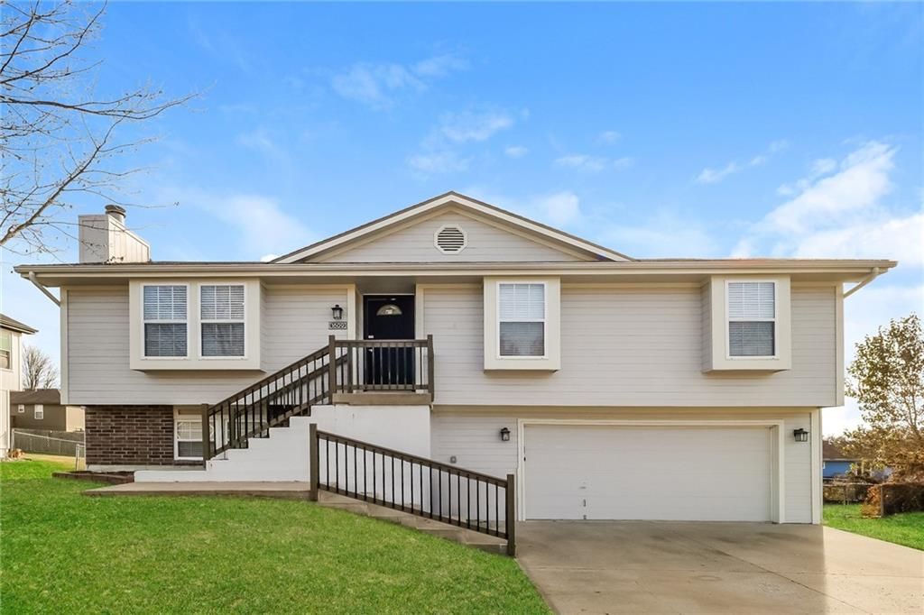 1609 Johnston Drive, Raymore, MO 64083