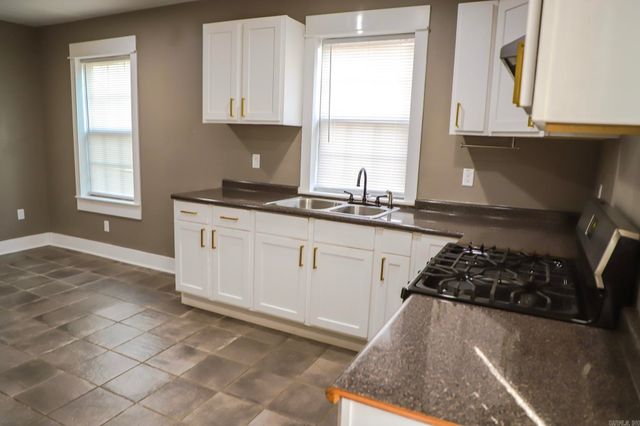 512 N Slemons Street, Monticello, AR 71655