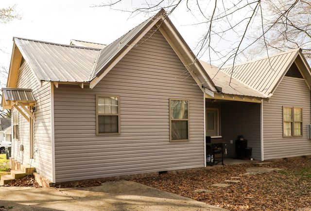 512 N Slemons Street, Monticello, AR 71655
