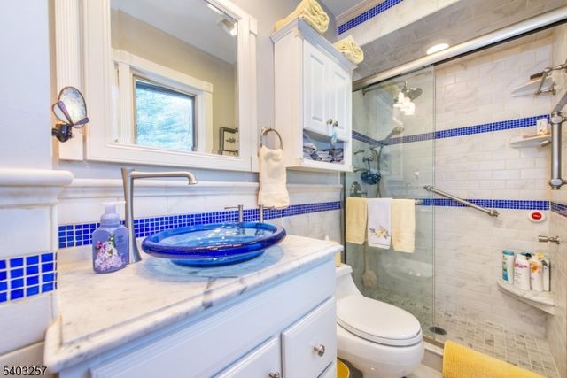 34 Carlos Dr, Fairfield Twp., NJ 07004