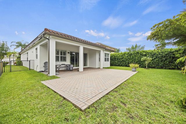 2101 Belcara Court, West Palm Beach, FL 33411