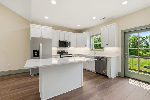 155 Waldorf Place, Brasstown, NC 28902