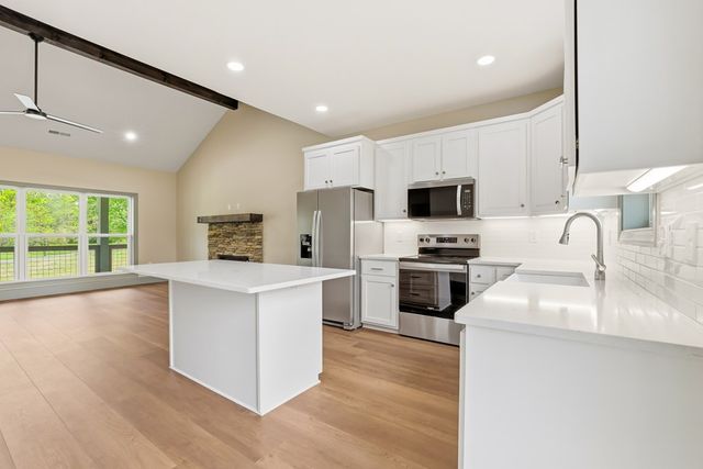 155 Waldorf Place, Brasstown, NC 28902