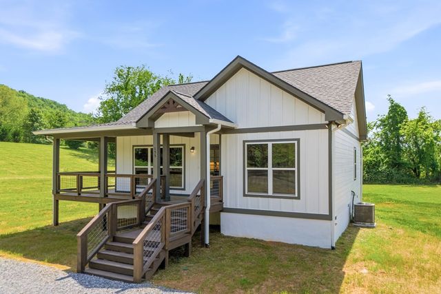 155 Waldorf Place, Brasstown, NC 28902